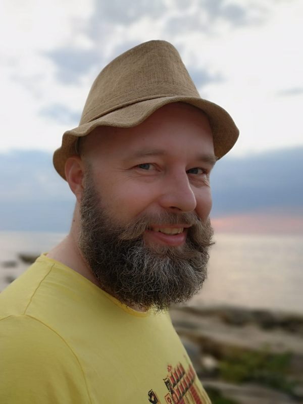 Henrik-600x800-0xN6KUZ8 - Henrik Ingo